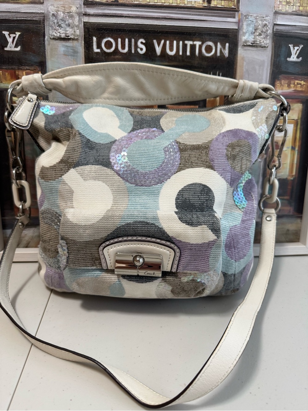 Coach Neutral Multi Circle-Print with sequins
Shoulder Bag